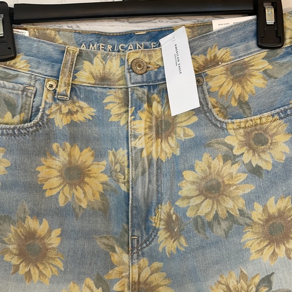 NWT American Eagle Sunflower jean mom short - Picture 4 of 7